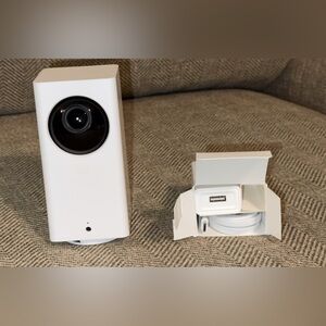 Sale BUNDLE WYZE Security Camera Surveillance Set of 2 Wyze Cam 2/Wyze Pan Cam